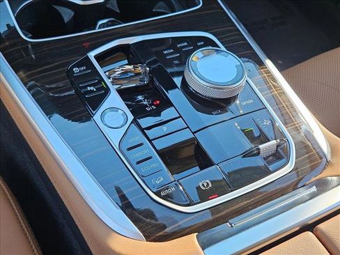 Used 2024 BMW X7 xDrive40i w/ Premium Package image 12