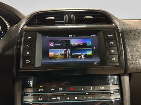 Used 2018 Jaguar F-PACE Premium AWD/4WD image 29