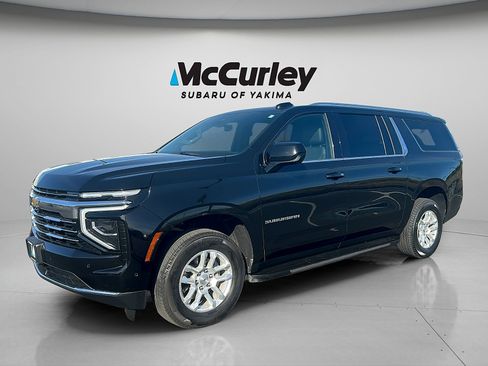 Used 2025 Chevrolet Suburban LT AWD/4WD image 2