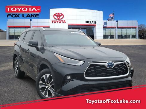 Used 2024 Toyota Highlander XLE image 1
