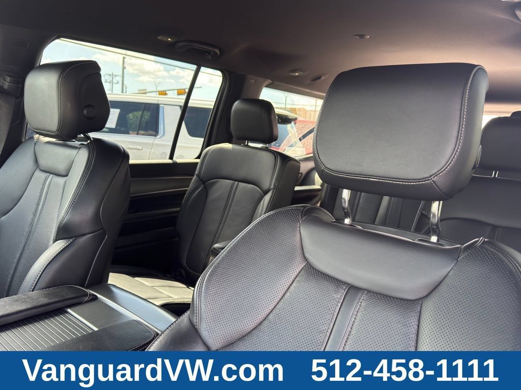 Used 2025 Jeep Wagoneer Series II RWD image 14