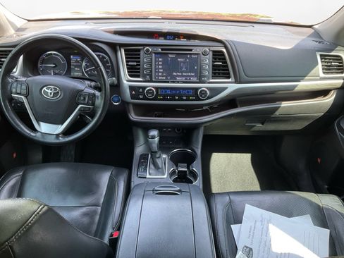 Used 2019 Toyota Highlander Limited Platinum AWD/4WD image 10