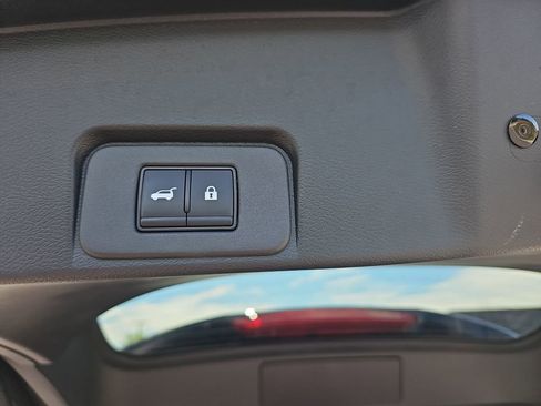 Used 2024 Nissan Rogue SV w/ SV Premium Package FWD image 18
