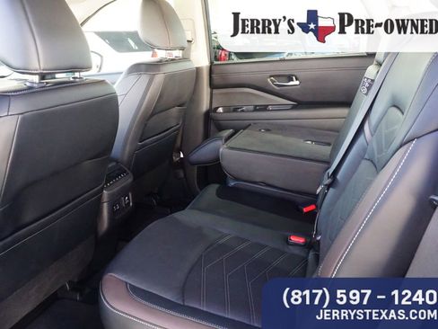 Used 2023 Nissan Pathfinder Platinum w/ Black Appearance Package image 21