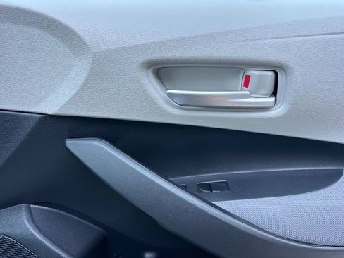 Used 2020 Toyota Corolla LE FWD image 18