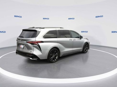 Used 2024 Toyota Sienna XSE FWD image 8