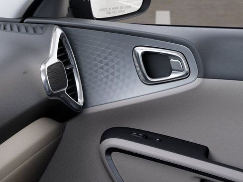Certified 2025 Kia Soul LX w/ LX Technology Package FWD image 25