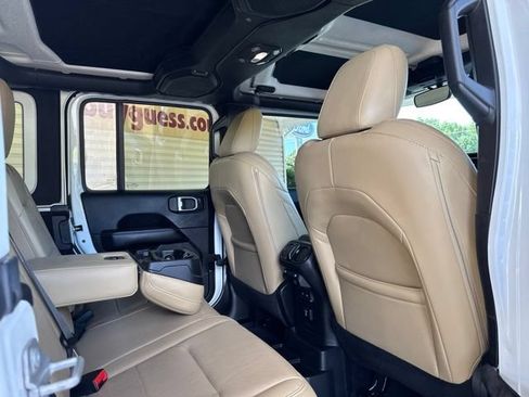 Used 2018 Jeep Wrangler Unlimited Sahara w/ Cold Weather Group AWD/4WD image 27