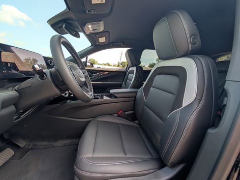 New 2025 Chevrolet Blazer EV LT image 25