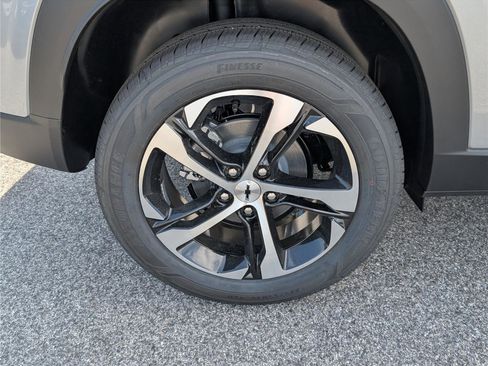 New 2026 Chevrolet Trax RS w/ Sunroof Package FWD image 5