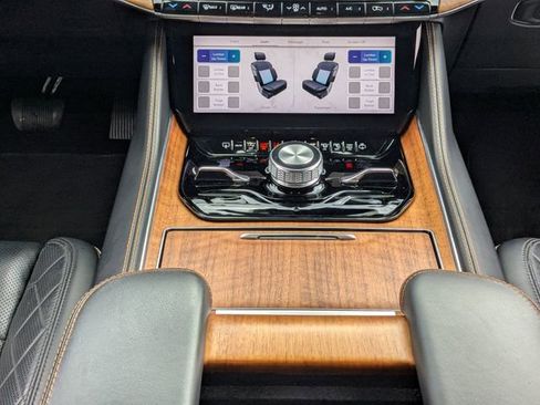 Used 2022 Jeep Grand Wagoneer Series III image 19