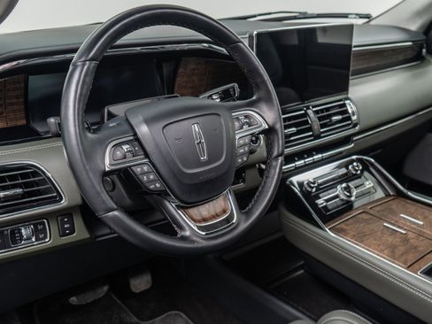 Used 2022 Lincoln Navigator Black Label image 13