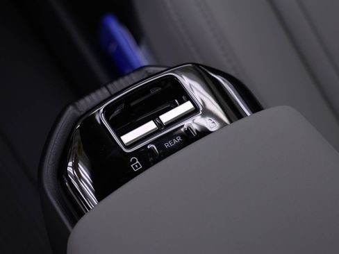 New 2026 Volvo EX30 Cross Country Ultra image 15