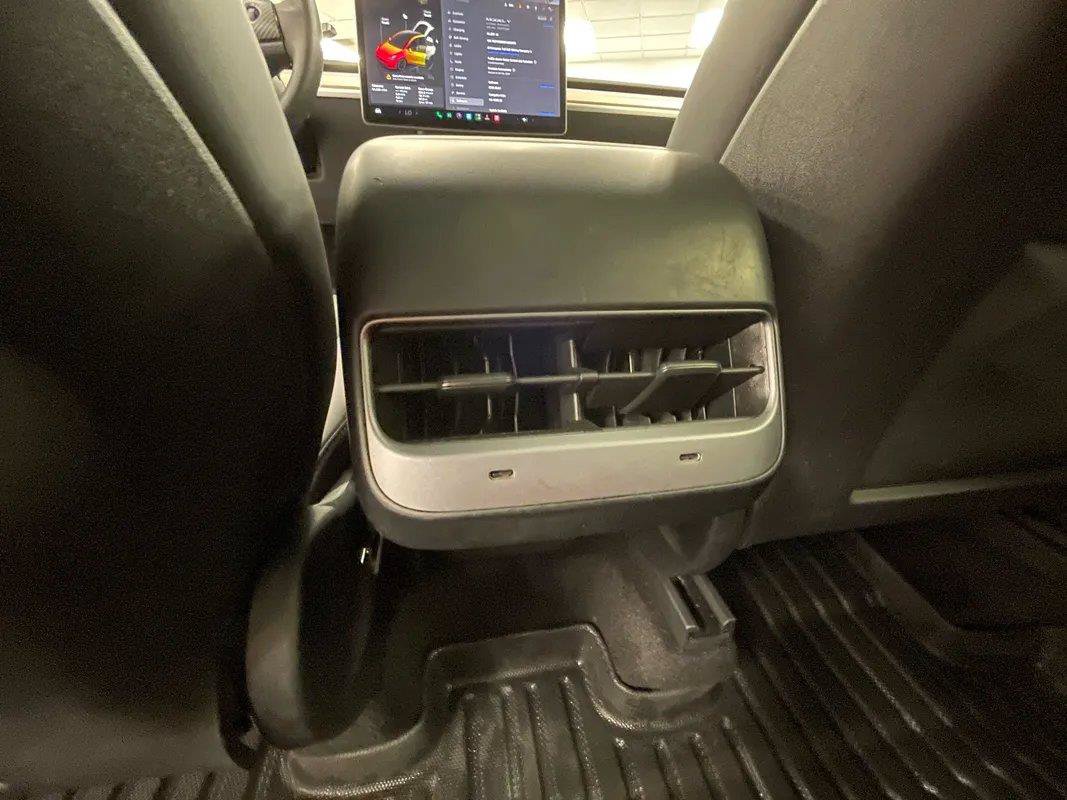 Used 2023 Tesla Model Y AWD image 27