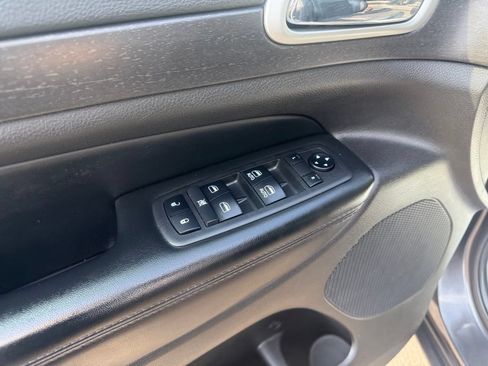 Used 2018 Jeep Grand Cherokee Altitude AWD/4WD image 11