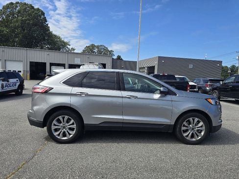 Used 2024 Ford Edge Titanium image 2