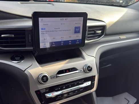 Used 2022 Ford Explorer XLT w/ Equipment Group 202A AWD/4WD image 13