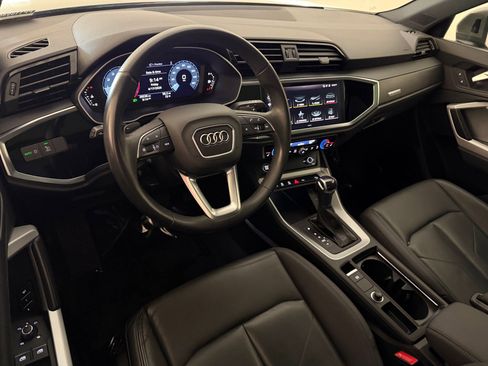 Used 2023 Audi Q3 2.0T Premium w/ Convenience Package image 4