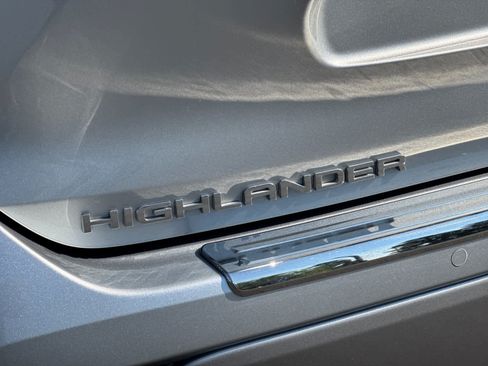 Used 2022 Toyota Highlander Platinum AWD/4WD image 34