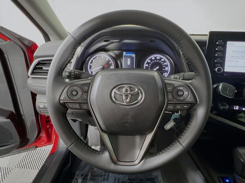 Used 2024 Toyota Camry SE image 18
