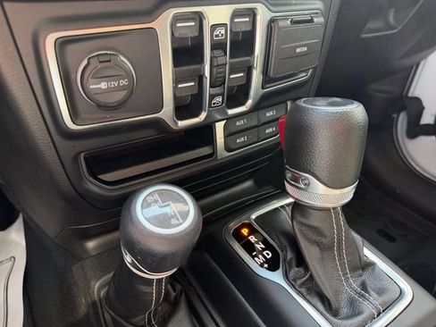 Used 2023 Jeep Wrangler Unlimited Sahara w/ Cold Weather Group AWD/4WD image 31