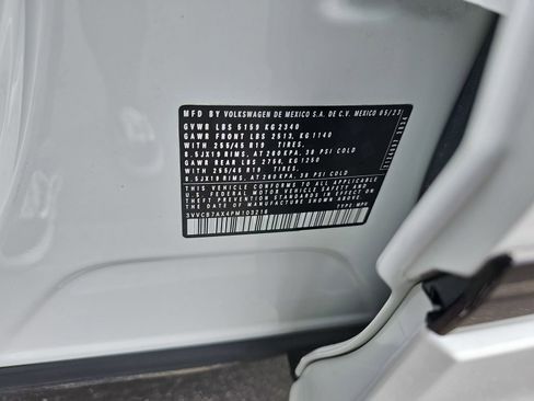 Certified 2023 Volkswagen Tiguan SE R-Line FWD image 37