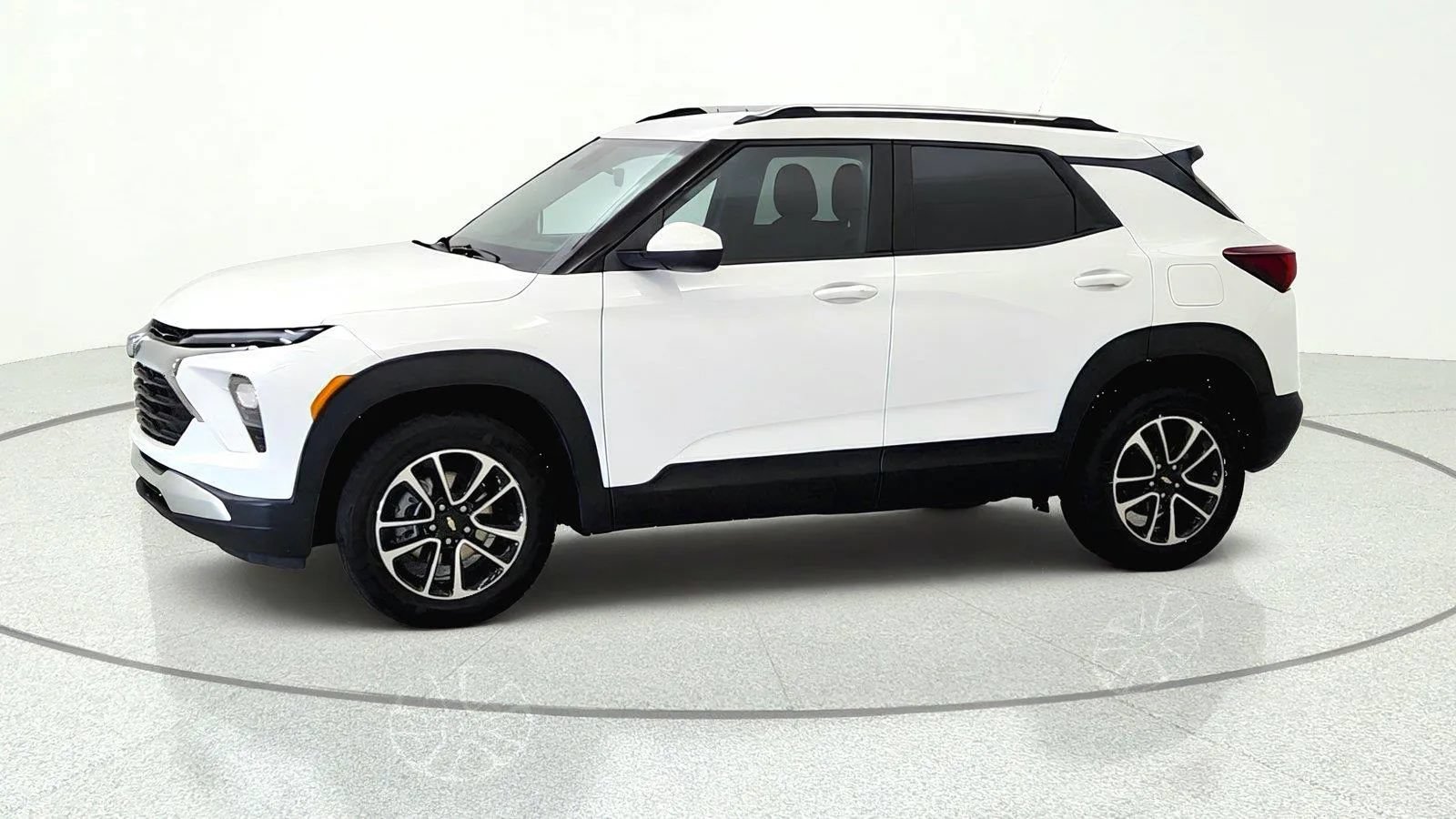 Used 2025 Chevrolet TrailBlazer LT AWD/4WD image 3
