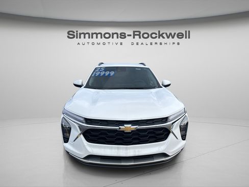 Used 2025 Chevrolet Trax LT w/ LT Convenience Package image 1