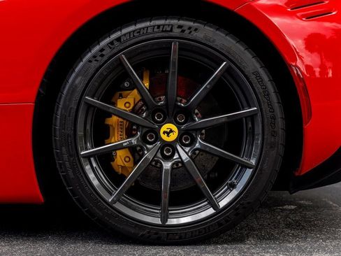 Used 2022 Ferrari SF90 Spider image 14