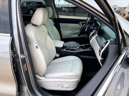 Certified 2022 Kia Sorento SX Prestige w/ Panoramic Sunroof Package image 7