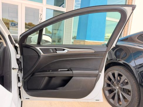 Used 2018 Ford Fusion SE w/ Equipment Group 602A FWD image 21