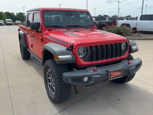 Used 2024 Jeep Gladiator Rubicon w/ Safety Group AWD/4WD image 2