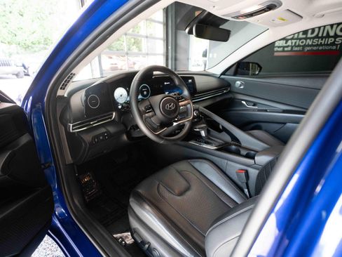 Used 2022 Hyundai Elantra Limited FWD image 8