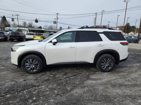 New 2025 Nissan Pathfinder SV image 5