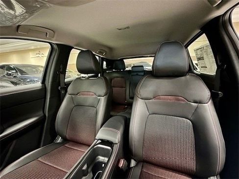 New 2025 Nissan Kicks SR w/ Illumination Package AWD/4WD image 10