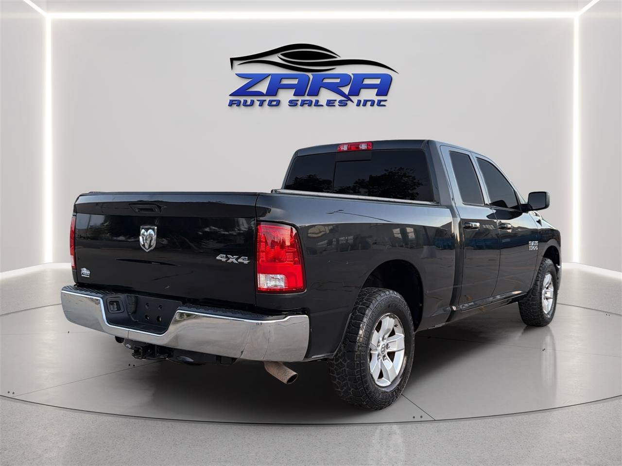 Used 2017 RAM 1500 Classic SLT AWD/4WD image 7