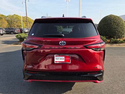 Used 2025 Toyota Sienna XSE image 10