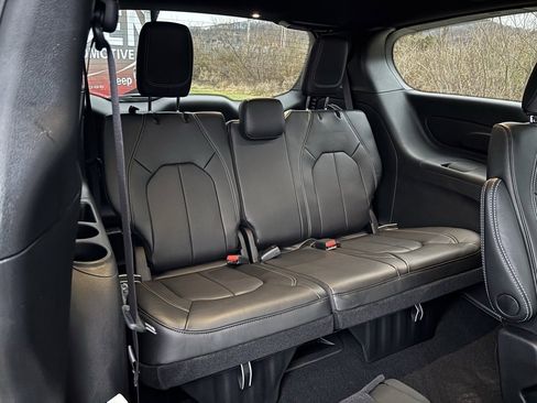 New 2026 Chrysler Pacifica Select image 31