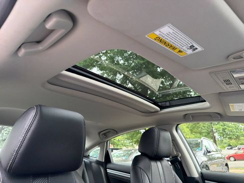 Used 2018 Honda Civic Touring image 9
