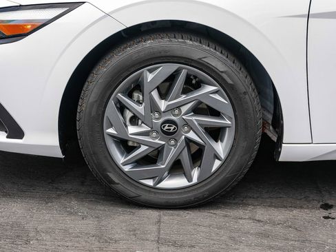 Used 2024 Hyundai Elantra SEL FWD image 11