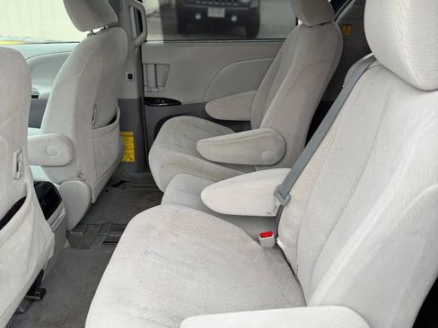 Used 2012 Toyota Sienna LE image 36