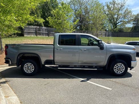 Used 2025 Chevrolet Silverado 2500 LT w/ Convenience Package image 8