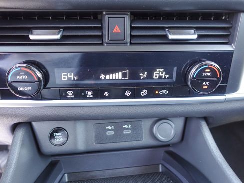 Used 2024 Nissan Rogue SV FWD image 17
