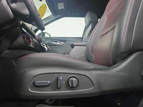 Used 2025 Chevrolet Blazer RS image 31