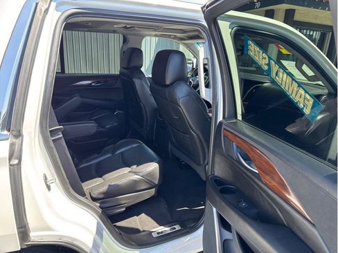 Used 2019 Cadillac Escalade Premium Luxury AWD/4WD image 10