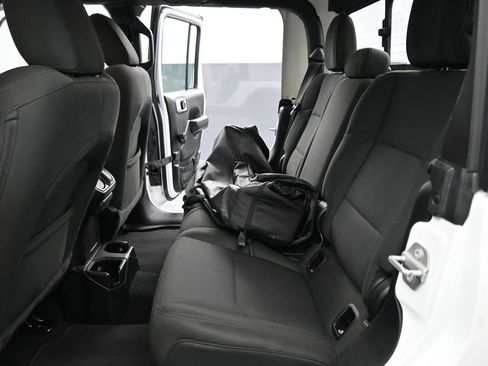 Used 2020 Jeep Gladiator Sport image 17