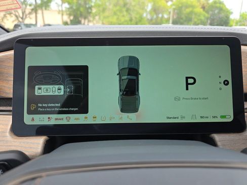 Used 2025 Rivian R1T Premium AWD/4WD image 34