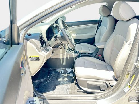 Used 2017 Hyundai Elantra SE FWD image 11