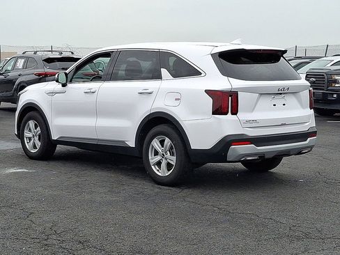 Certified 2025 Kia Sorento LX FWD image 4