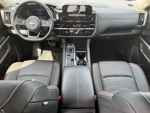 Used 2025 Nissan Pathfinder Platinum FWD image 26